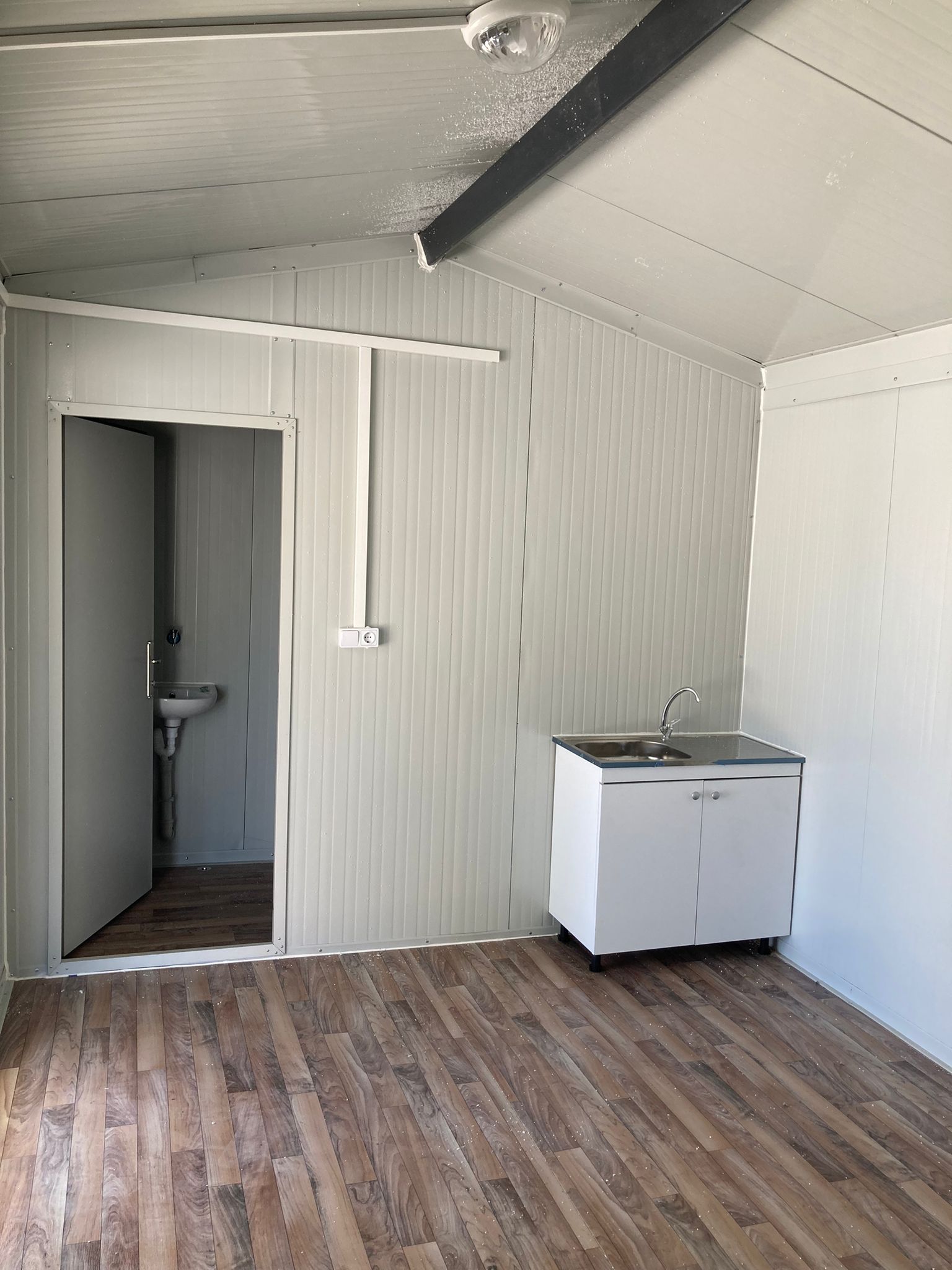 Beşik Çatılı Konteyner