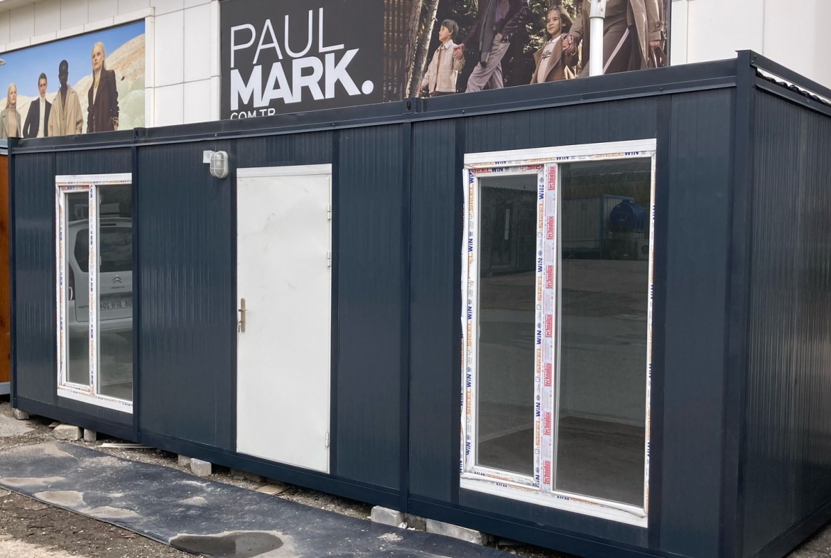 Büyük Pencereli Konteyner