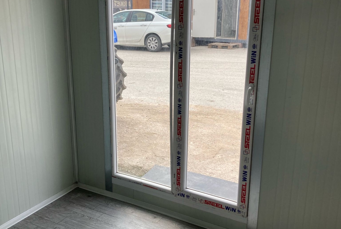 Büyük Pencereli Konteyner
