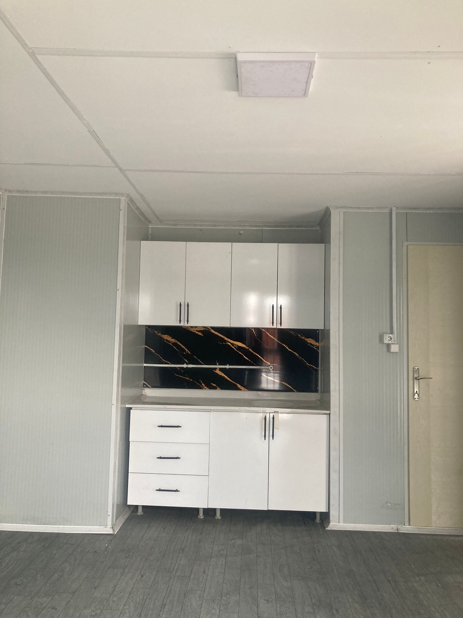 4x8 Balkon Demirli Konteyner